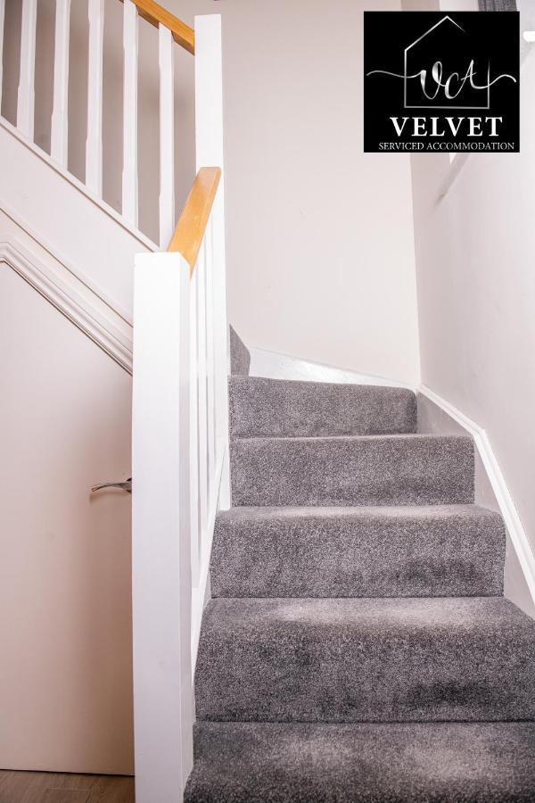 1 Bed House At Velvet Serviced Accommodation Swansea With Free Parking & Wifi - Sa1 Eksteriør billede
