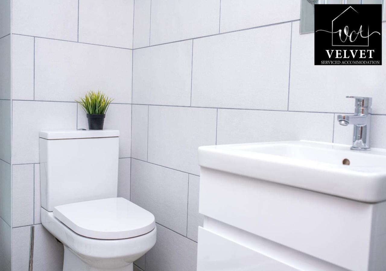 1 Bed House At Velvet Serviced Accommodation Swansea With Free Parking & Wifi - Sa1 Eksteriør billede